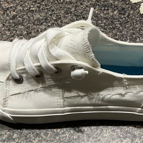 Blowfish white Canvas Sneakers with Teal Sole - Picture 10 of 10
